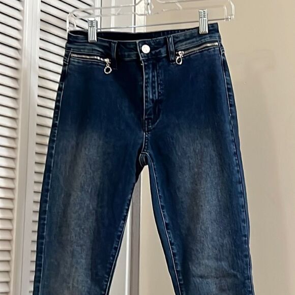 NWOT Guess 1981 Skinny Jeans - Picture 7 of 16